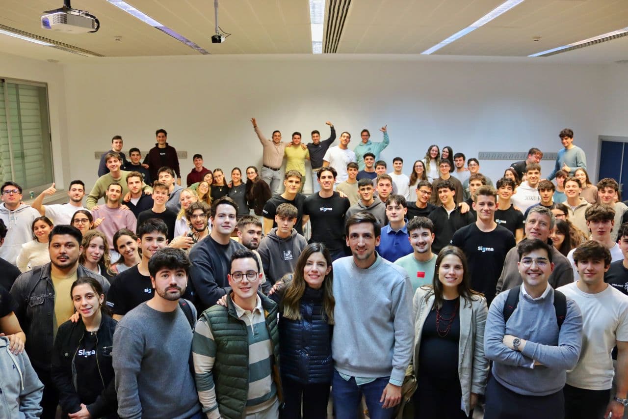 Participants and organisers at Sigma Data Club's GenAI Hackathon